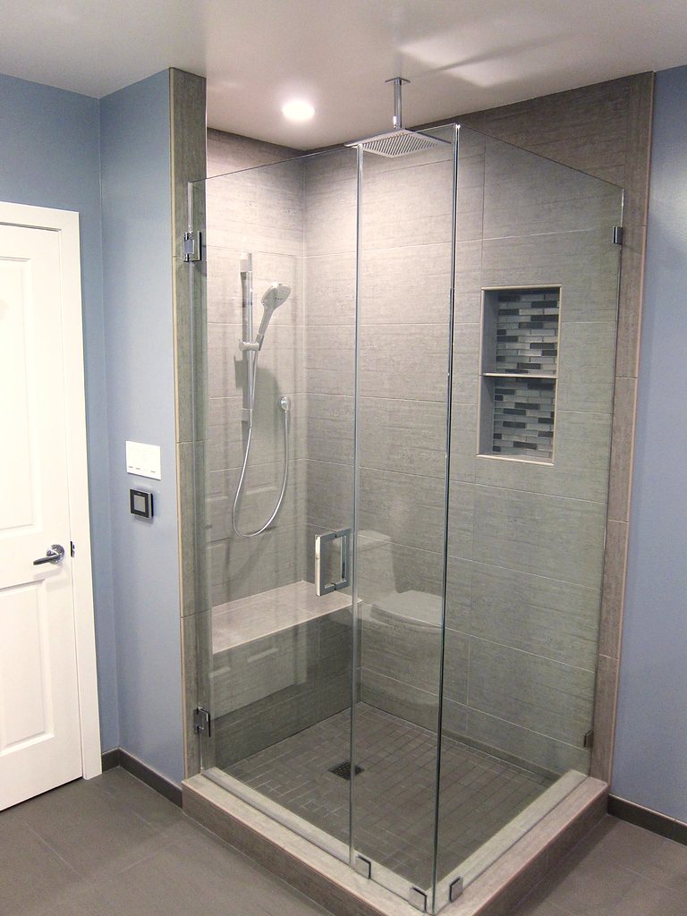 Built-in bench, full-height tile