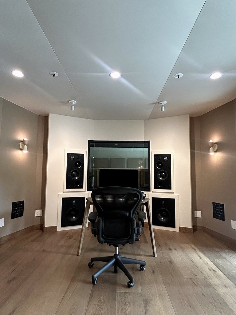 Built dead symmetrical around the mix chair